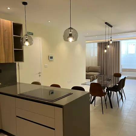 Promenade 3-bedroom, Steps From Ferry To Valletta By Malta Weekend * Gzira