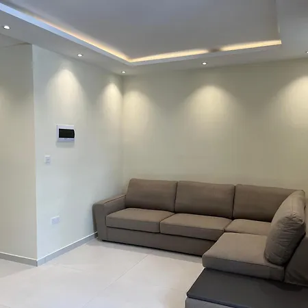 Promenade 3-bedroom, Steps From Ferry To Valletta By Malta Weekend *