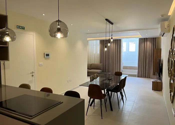 Promenade 3-bedroom, Steps From Ferry To Valletta By Malta Weekend *