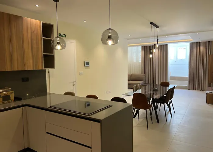 Promenade 3-bedroom, Steps From Ferry To Valletta By Malta Weekend * Gzira