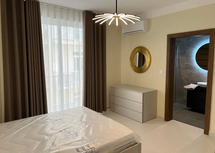 Promenade 3-bedroom, Steps From Ferry To Valletta By Malta Weekend Apartment Gzira